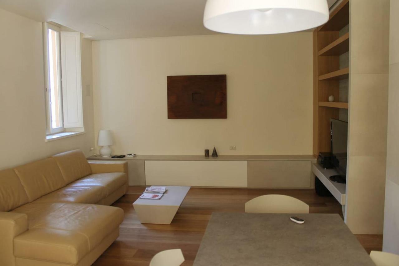 Appartamento Moderno In Centro Storico 卢卡 外观 照片