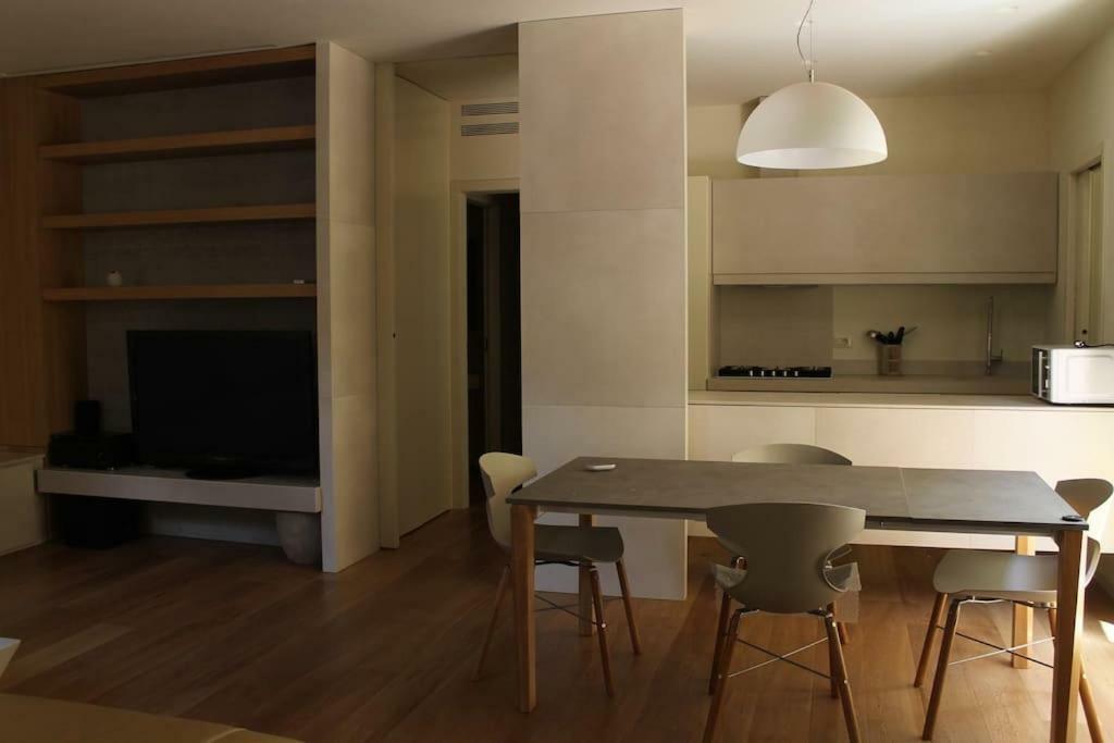 Appartamento Moderno In Centro Storico 卢卡 外观 照片