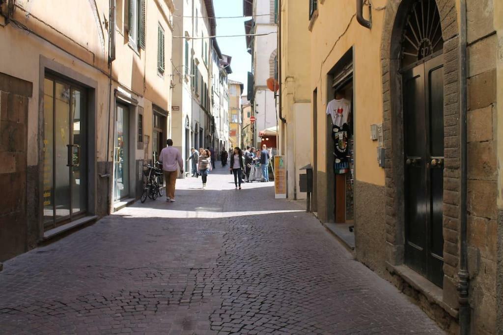 Appartamento Moderno In Centro Storico 卢卡 外观 照片