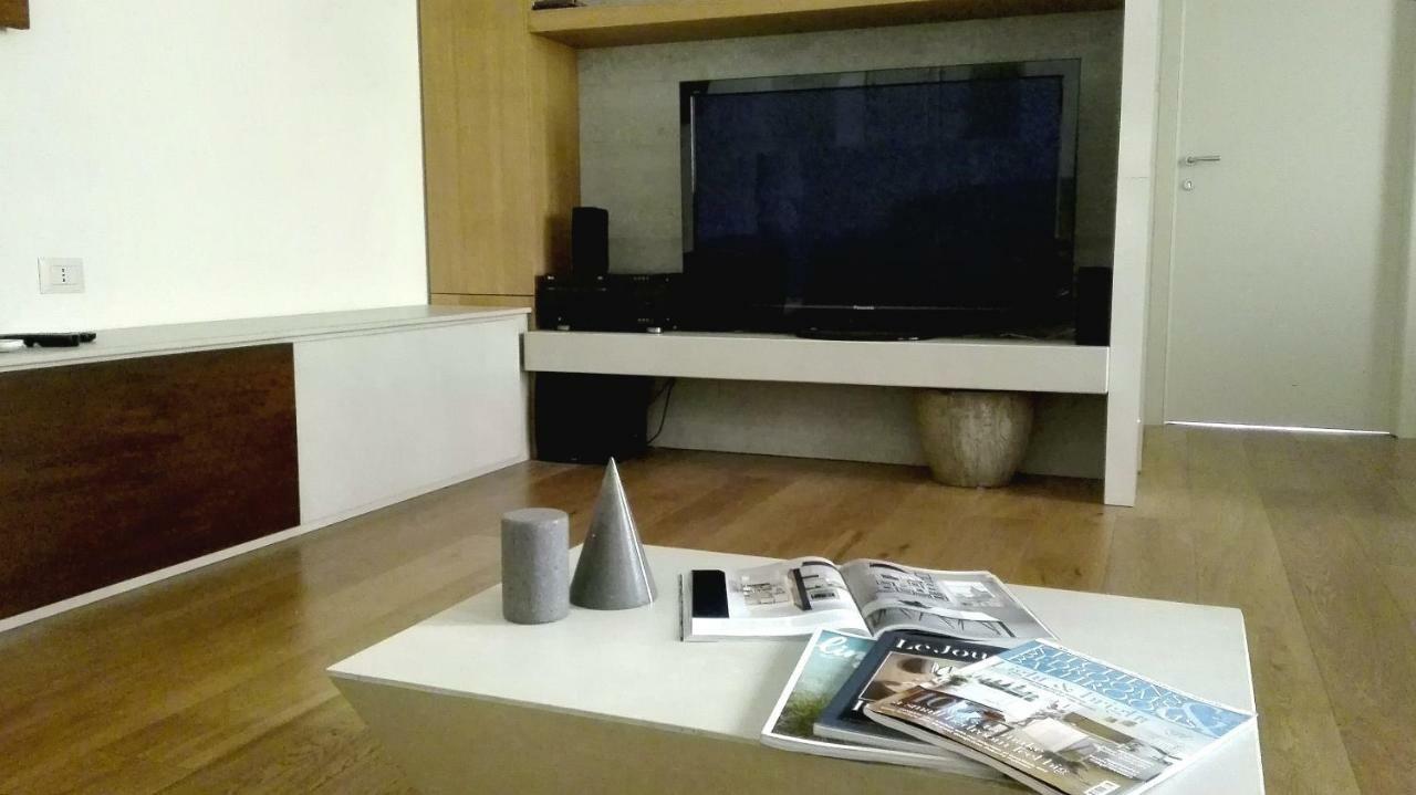 Appartamento Moderno In Centro Storico 卢卡 外观 照片