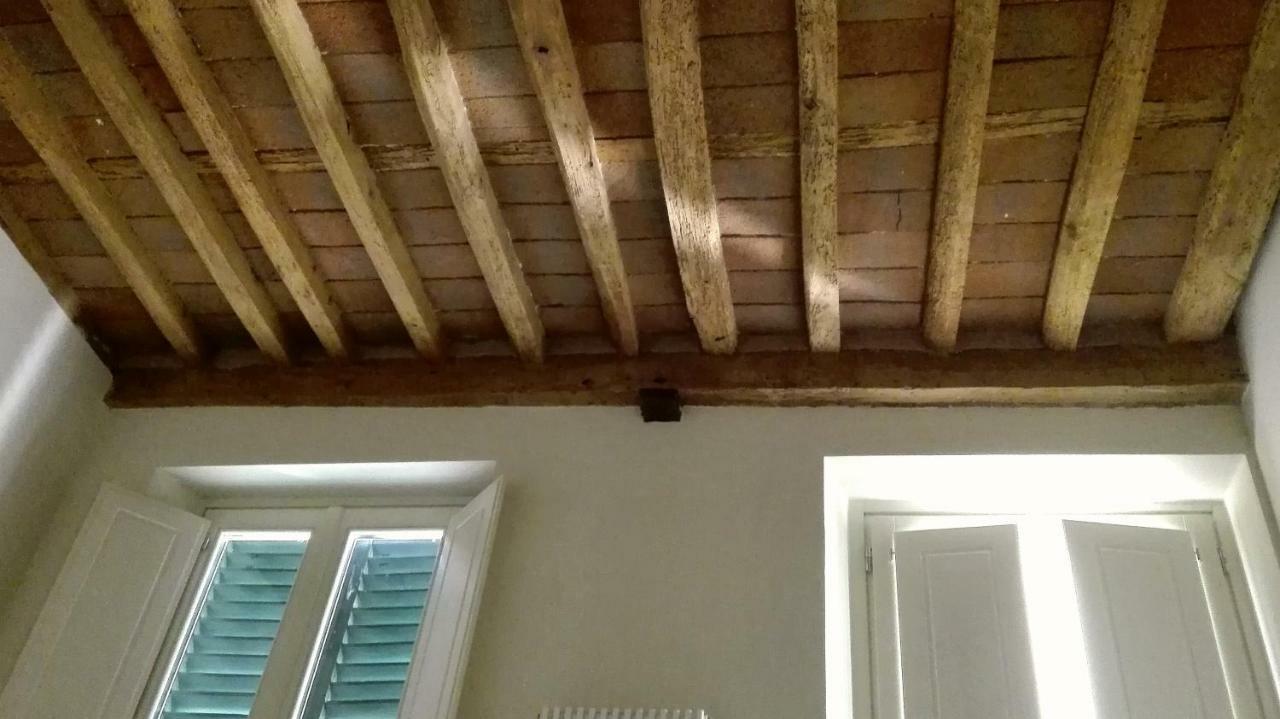 Appartamento Moderno In Centro Storico 卢卡 外观 照片